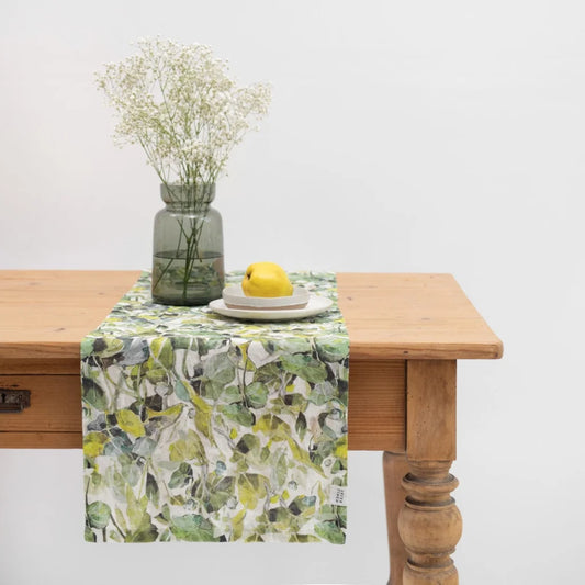 Leinen Tischläufer Lotusblätter in Weiß+Grün Muster Lotusblätter von Linen Tales Größe 40x150 cm