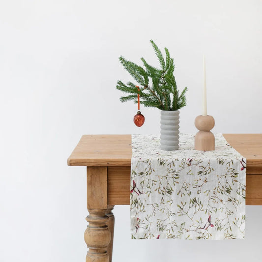 Leinen Tischläufer Mistelzweige in Weiß+Olive+Dunkelrot Weiß+Grün+Rot Muster Mistelzweige von Linen Tales Größe 40x150 cm