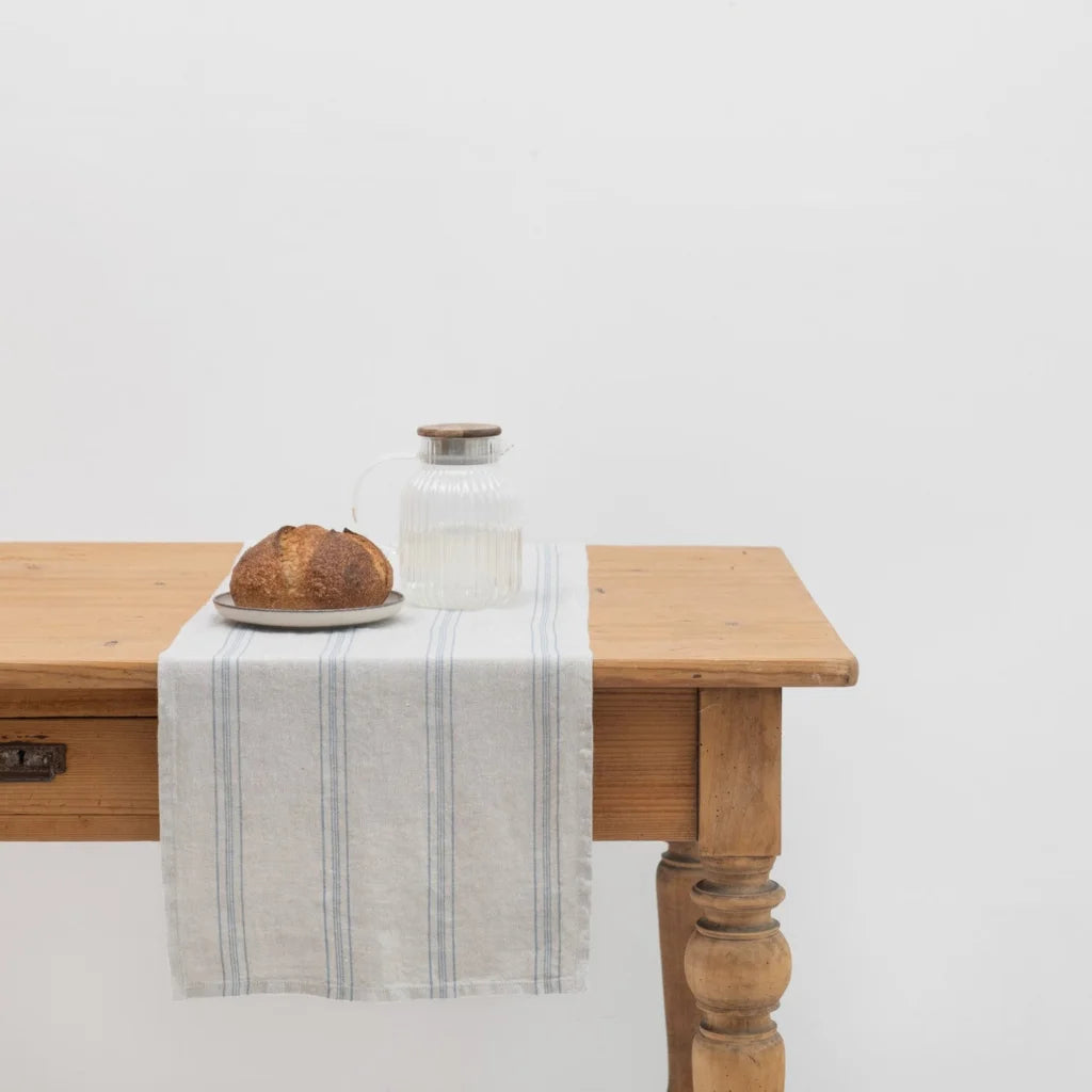 Leinen Tischläufer Streifen in Hellgrau+Blau Grau+Blau Muster Streifen von Linen Tales Größe 40x200 cm