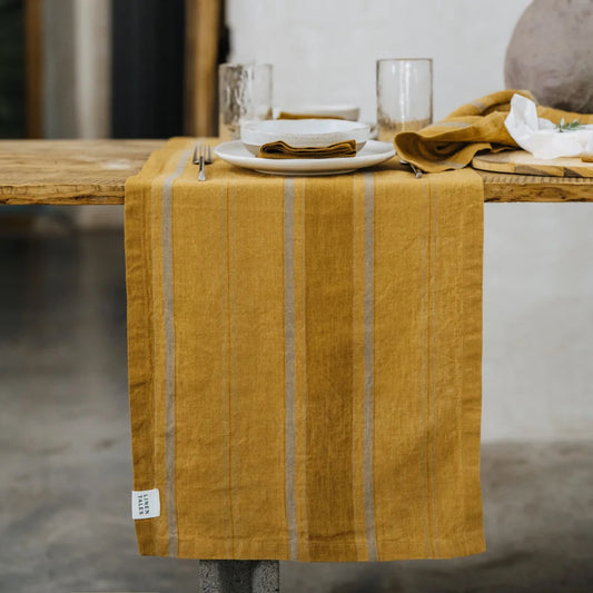 Leinen Tischläufer Streifen in Senfgelb+Bronze Gelb+Gelb Muster Streifen von Linen Tales Größe 40x150 cm