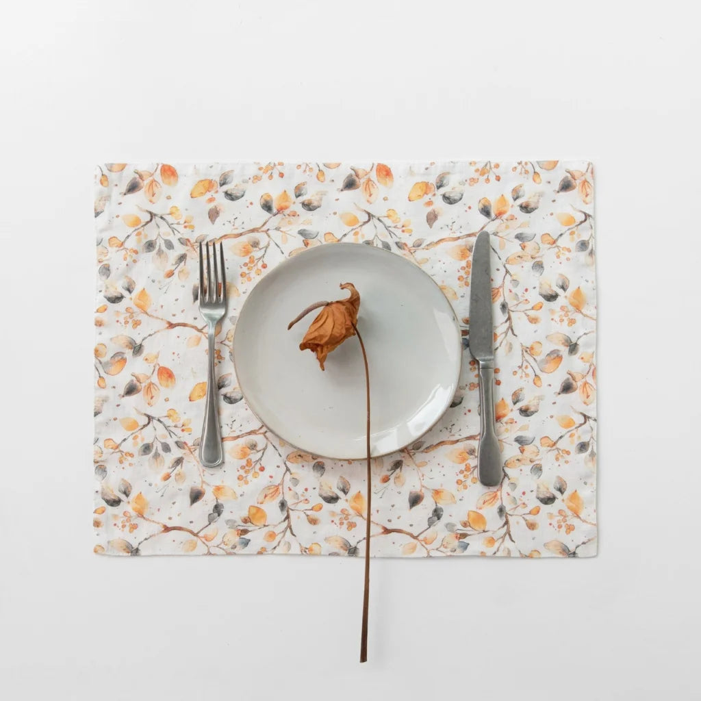 Leinen Tischset Blätter 2er-Pack in Weiß+Orange+Grau Muster Blätter von Linen Tales Größe 45x35 cm