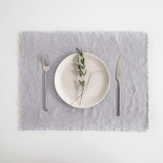 Leinen Tischset mit Fransen 2er-Pack in Hellgrau Grau von Linen Tales Größe 35x45 cm