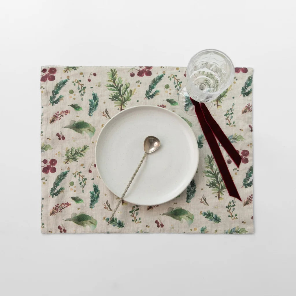 Leinen Tischset Winterbeeren 2er-Pack in Creme+Beere+Grün Muster Winterbeeren von Linen Tales Größe 45x35 cm
