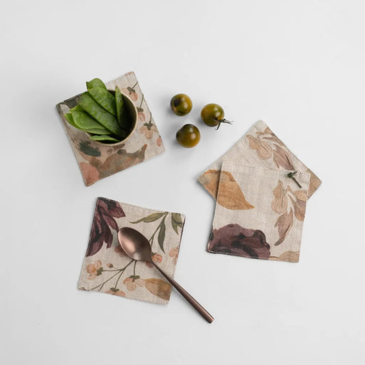 Leinen Untersetzer Blumen 4er-Pack in Creme+Aubergine+Olive Creme+Beere+Grün Muster Blumen von Linen Tales Größe 10x10 cm