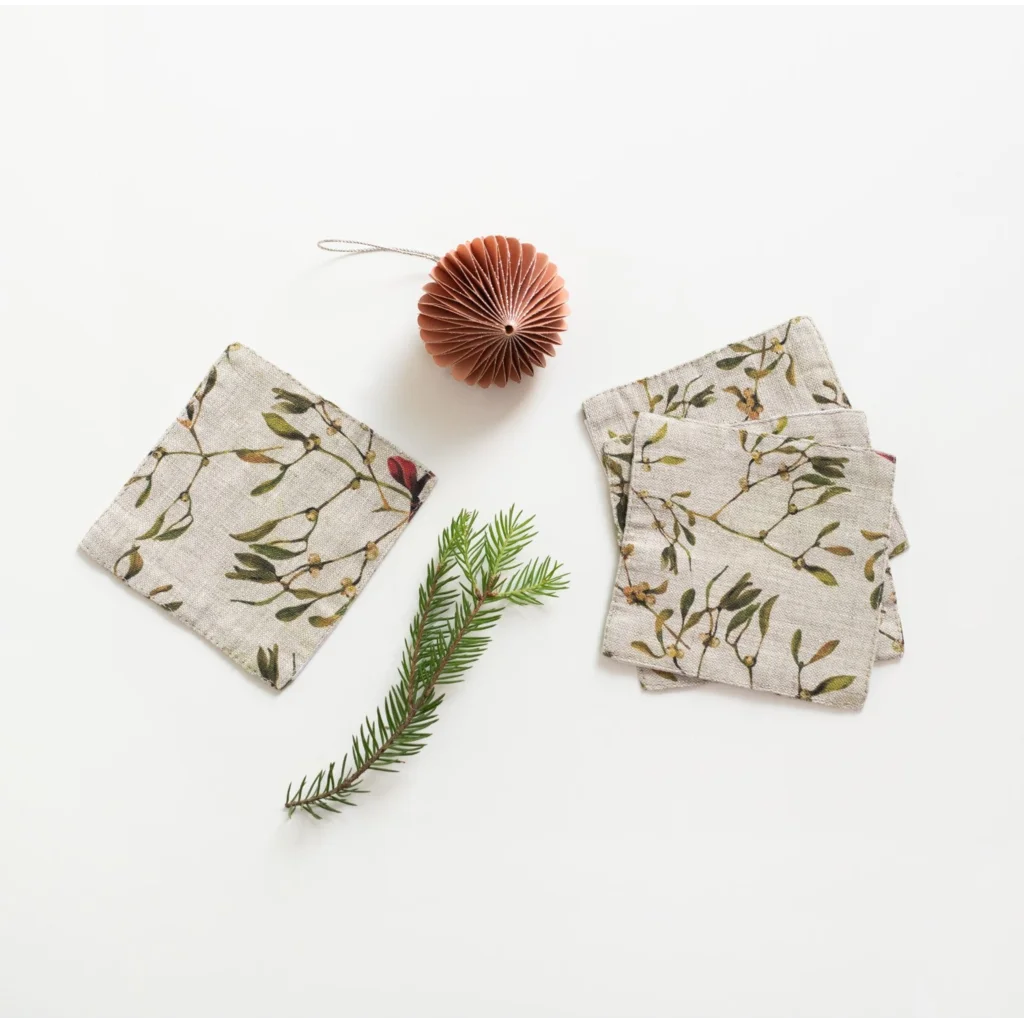 Leinen Untersetzer Mistelzweige 4er-Pack in Creme+Olive+Dunkelrot Creme+Grün+Rot Muster Mistelzweige von Linen Tales Größe 15x15 cm