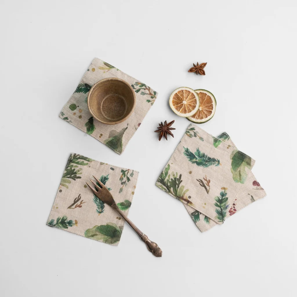 Leinen Untersetzer Winterbeeren 4er-Pack in Creme+Beere+Grün Muster Winterbeeren von Linen Tales Größe 10x10 cm