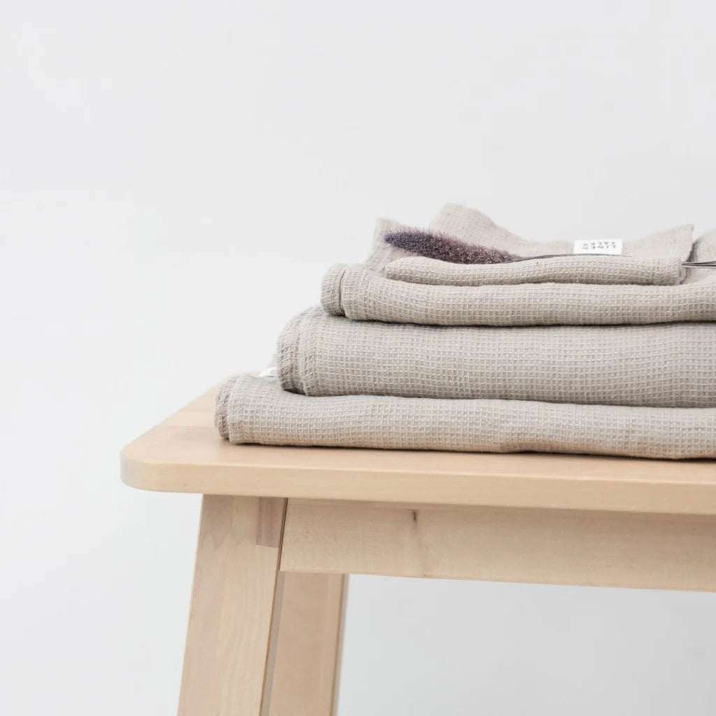 Leinen Waffelpiqué Badetuch in Beige von Linen Tales Größe 100x140 cm