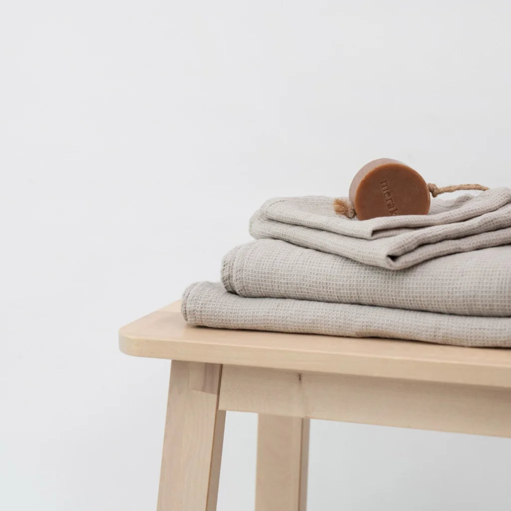 Leinen Waffelpiqué Badetuch in Beige von Linen Tales Größe 100x140 cm