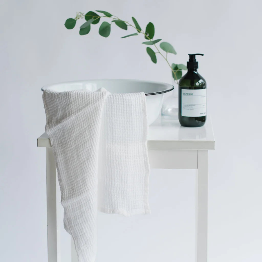 Leinen Waffelpiqué Duschtuch in Weiß von Linen Tales Größe 75x125 cm