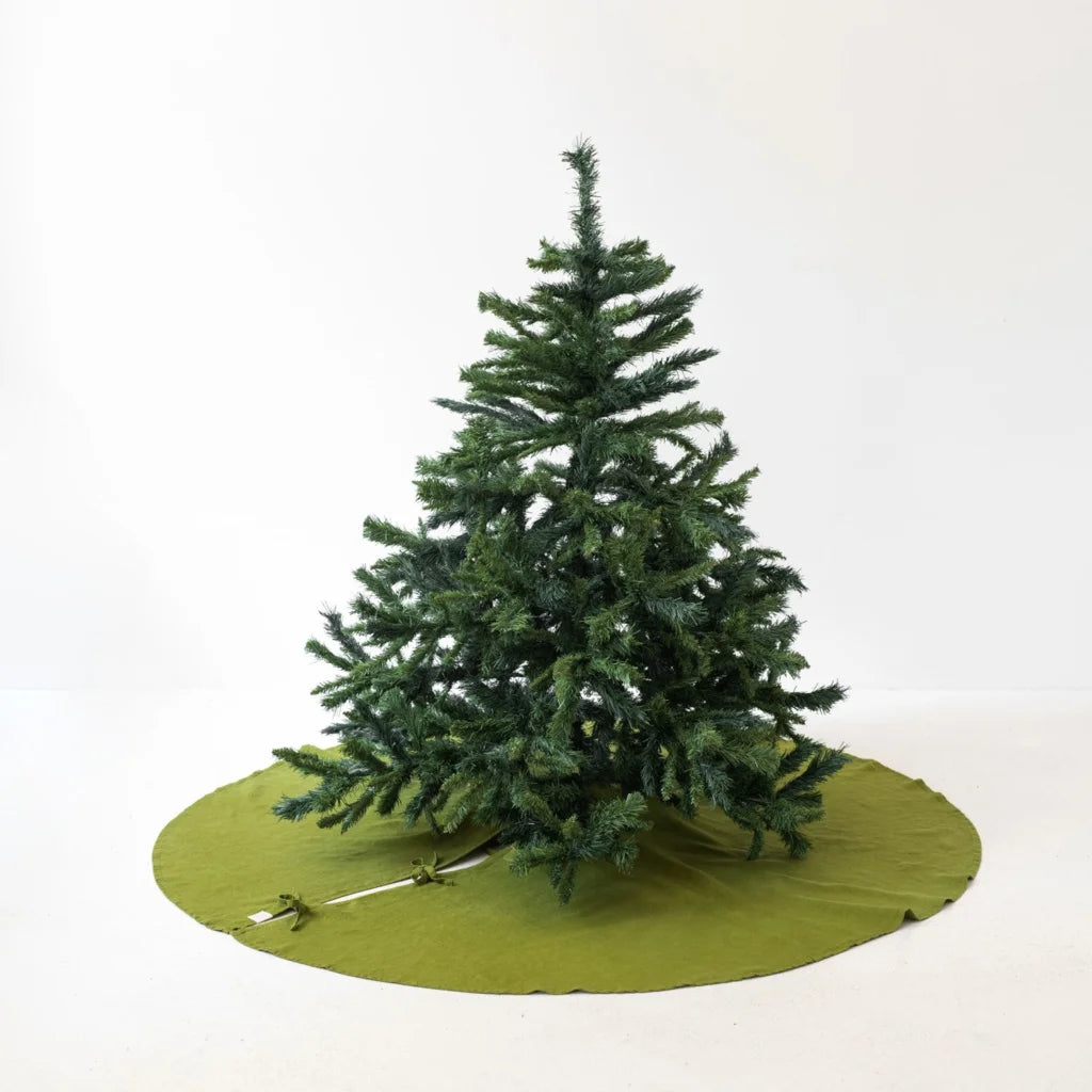 Leinen Weihnachtsbaumdecke in Moosgrün Grün von Linen Tales Größe Ø 125 cm