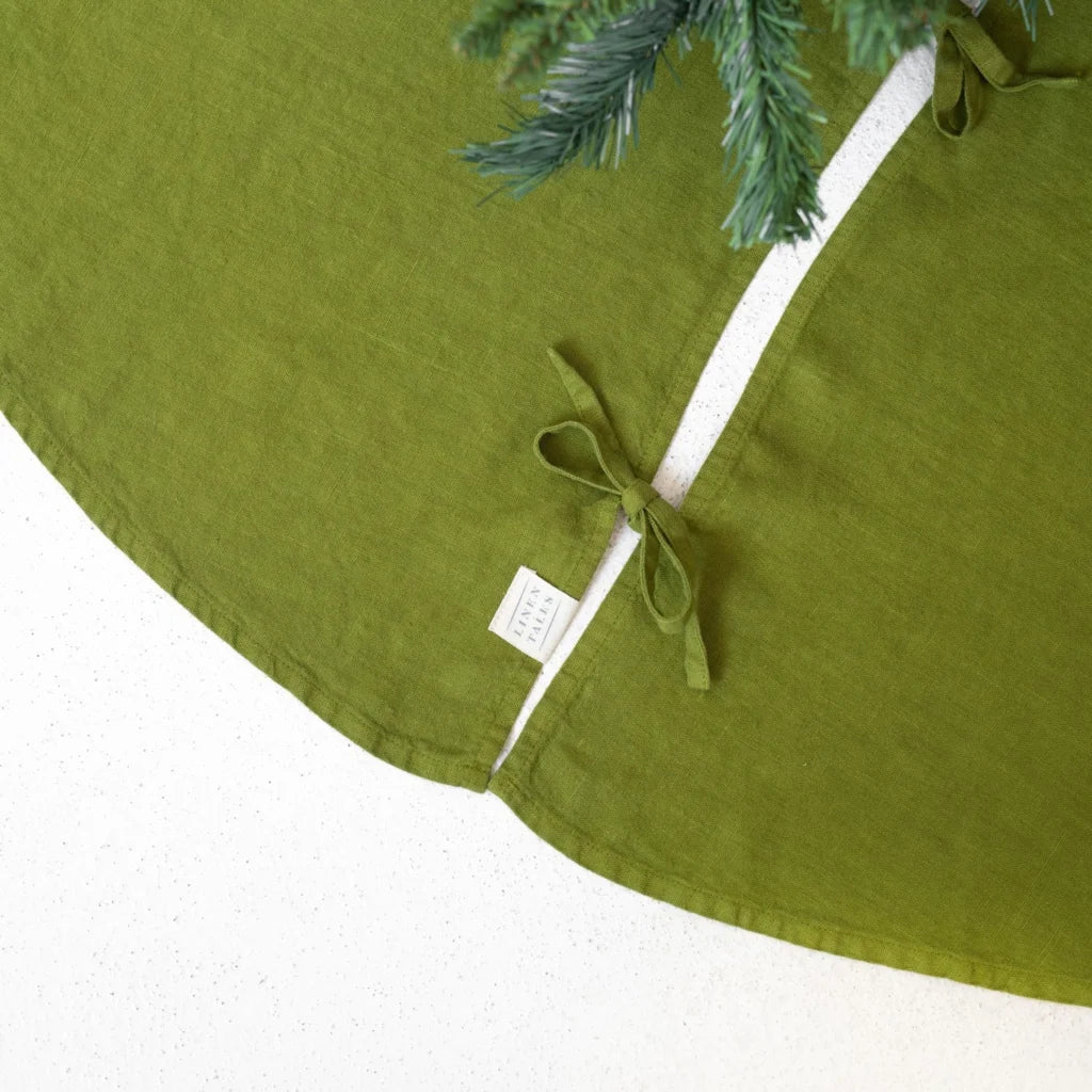 Leinen Weihnachtsbaumdecke in Moosgrün Grün von Linen Tales Größe Ø 125 cm