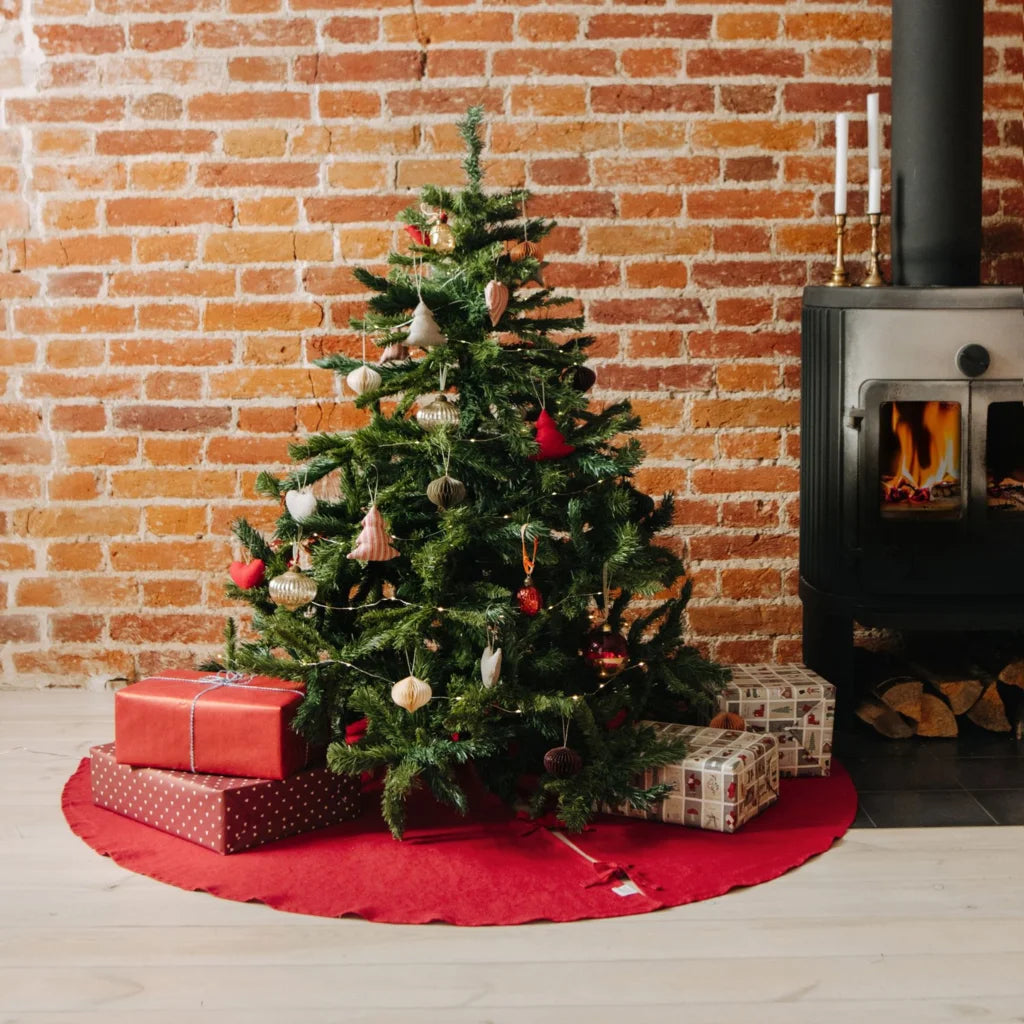 Leinen Weihnachtsbaumdecke in Rot von Linen Tales Größe Ø 125 cm