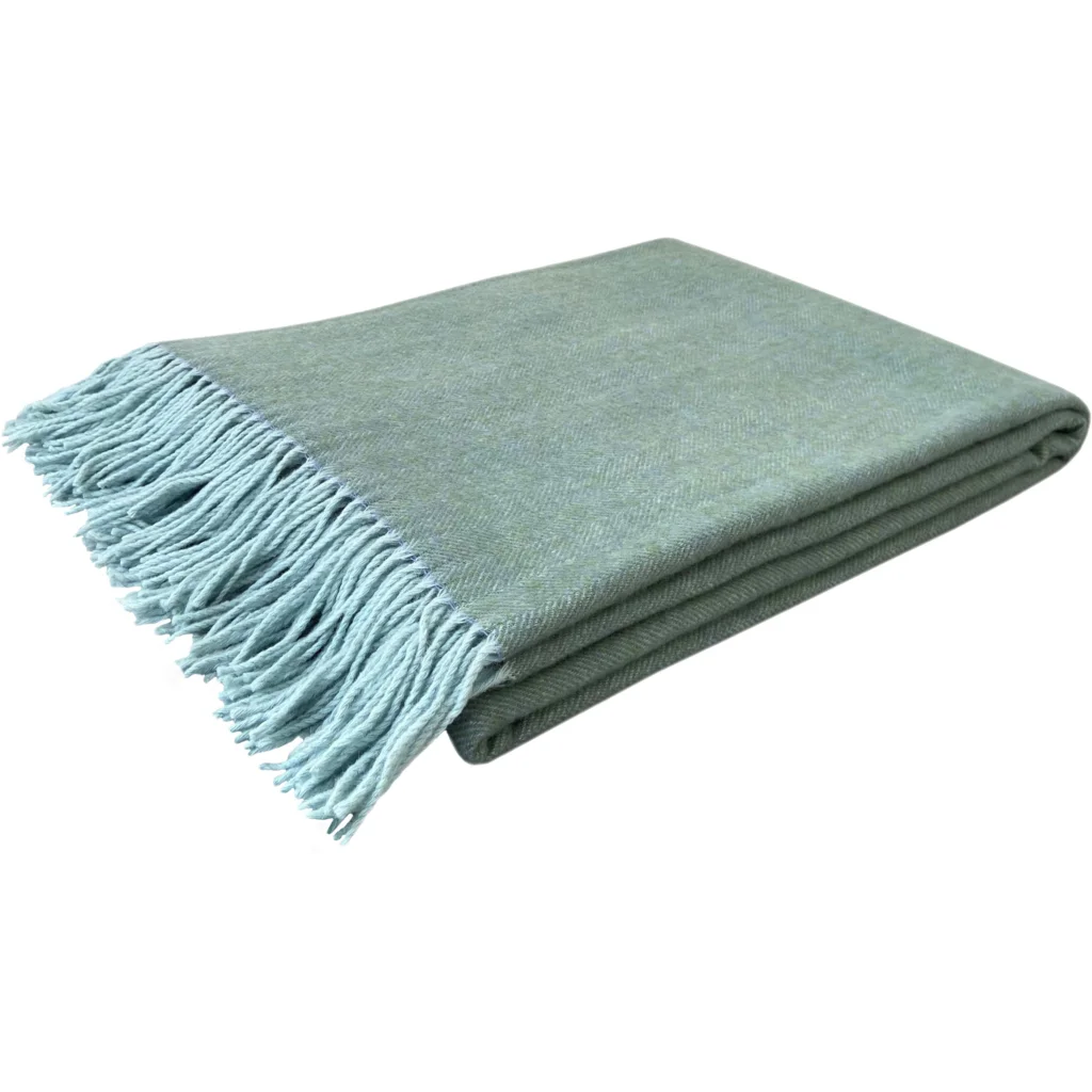 Merino Decke mit Fischgrät-Muster in Aqua Blau von Erika Vaitkute Größe 140x200 cm