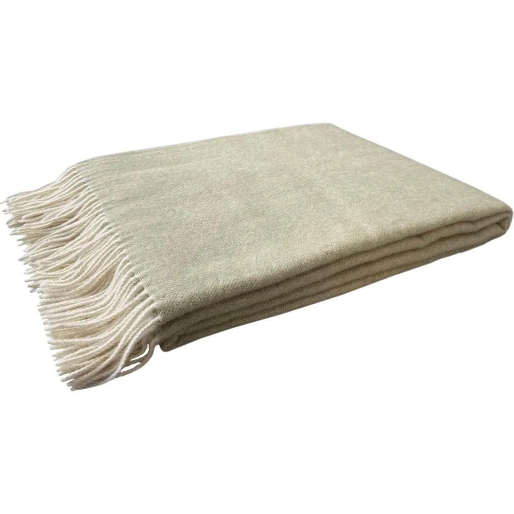 Merino Decke mit Fischgrät-Muster in Lindgrün Grün von Erika Vaitkute Größe 140x200 cm