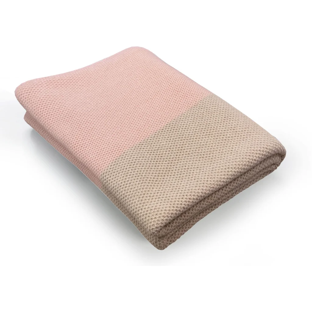 Merino Strick Decke in Beige+Rosa von Erika Vaitkute Größe 150x200 cm
