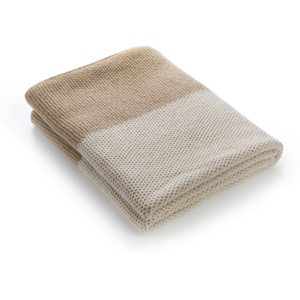 Merino Strick Decke in Creme+Beige von Erika Vaitkute Größe 150x200 cm