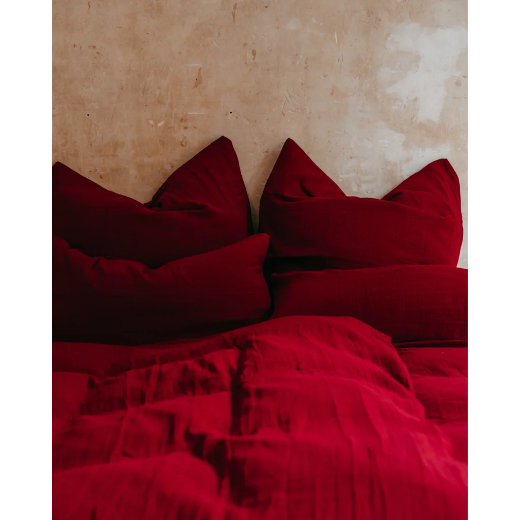 Musselin Bettwäsche Garnitur in Cranberry Rot von hutch&putch Größe 135x200 + 80x80 cm