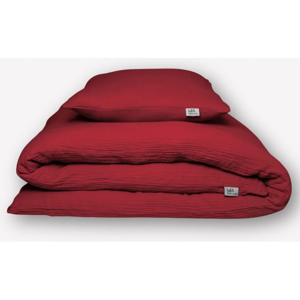 Musselin Bettwäsche Garnitur in Cranberry Rot von hutch&putch Größe 155x220 + 40x80 cm