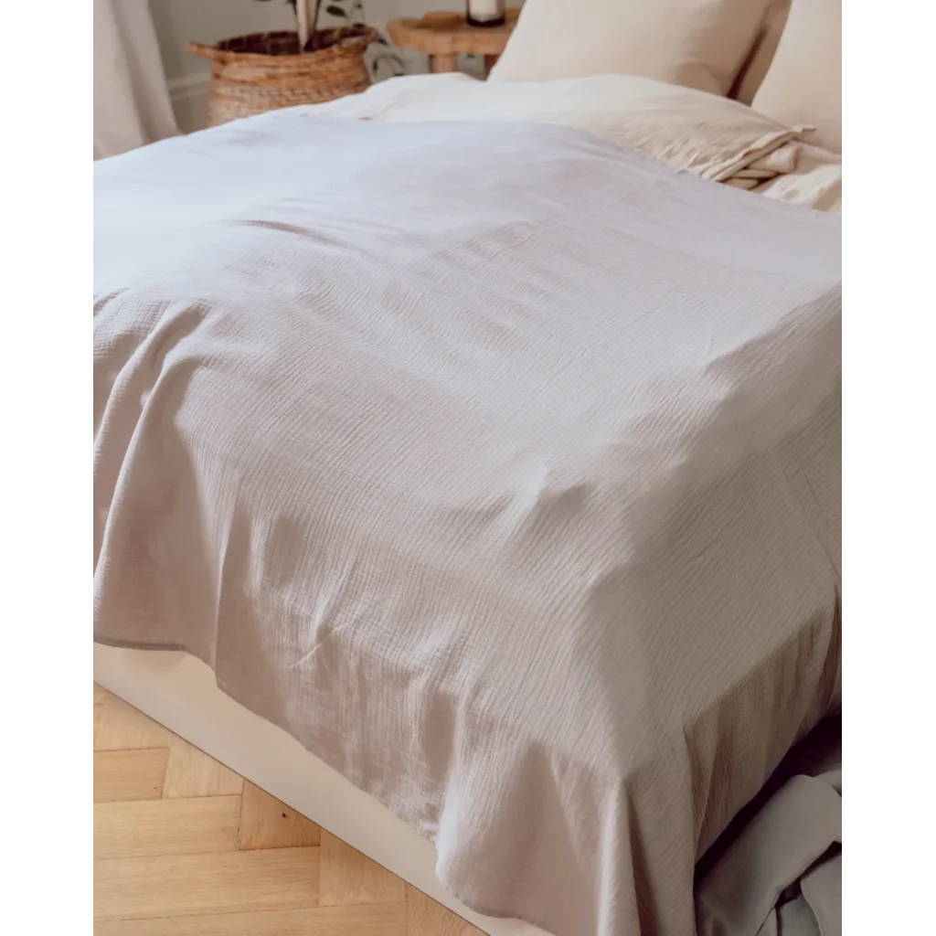 Musselin Tagesdecke in Stein Beige von hutch&putch Größe 160x220 cm