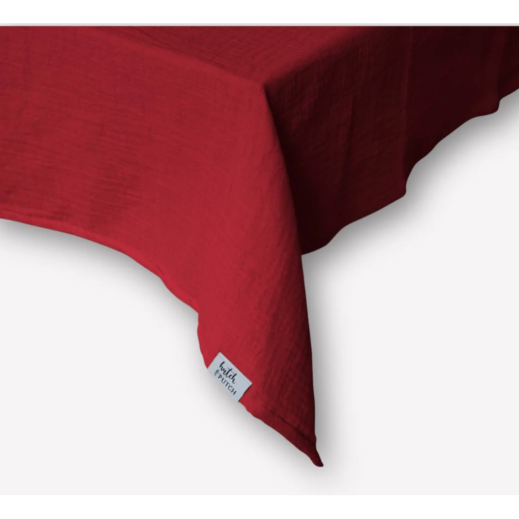 Musselin Tischdecke in Cranberry Rot von hutch&putch Größe 135x135 cm