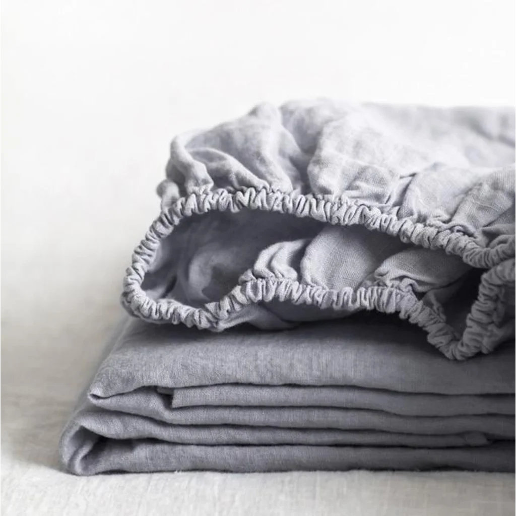 Spannbettlaken für Matratzen in Standardgröße - Doppelbett in Hellgrau Grau von Linen Tales Größe 180x200 cm