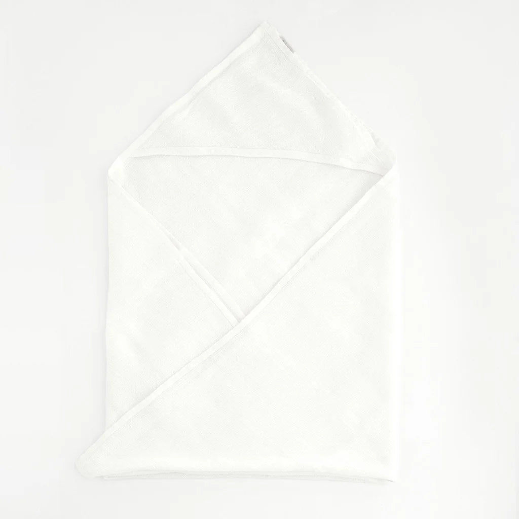 Waffelpiqué Baby-Kapuzenbadetuch in Weiß von Linen Tales Größe 70x70 cm