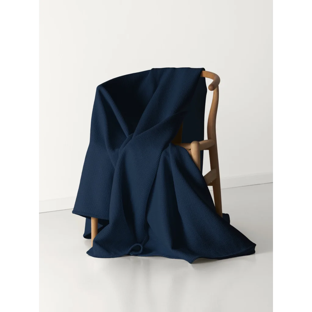 Waffelpiqué Decke in Marine Blau von Cradle Studio Größe 150x210 cm