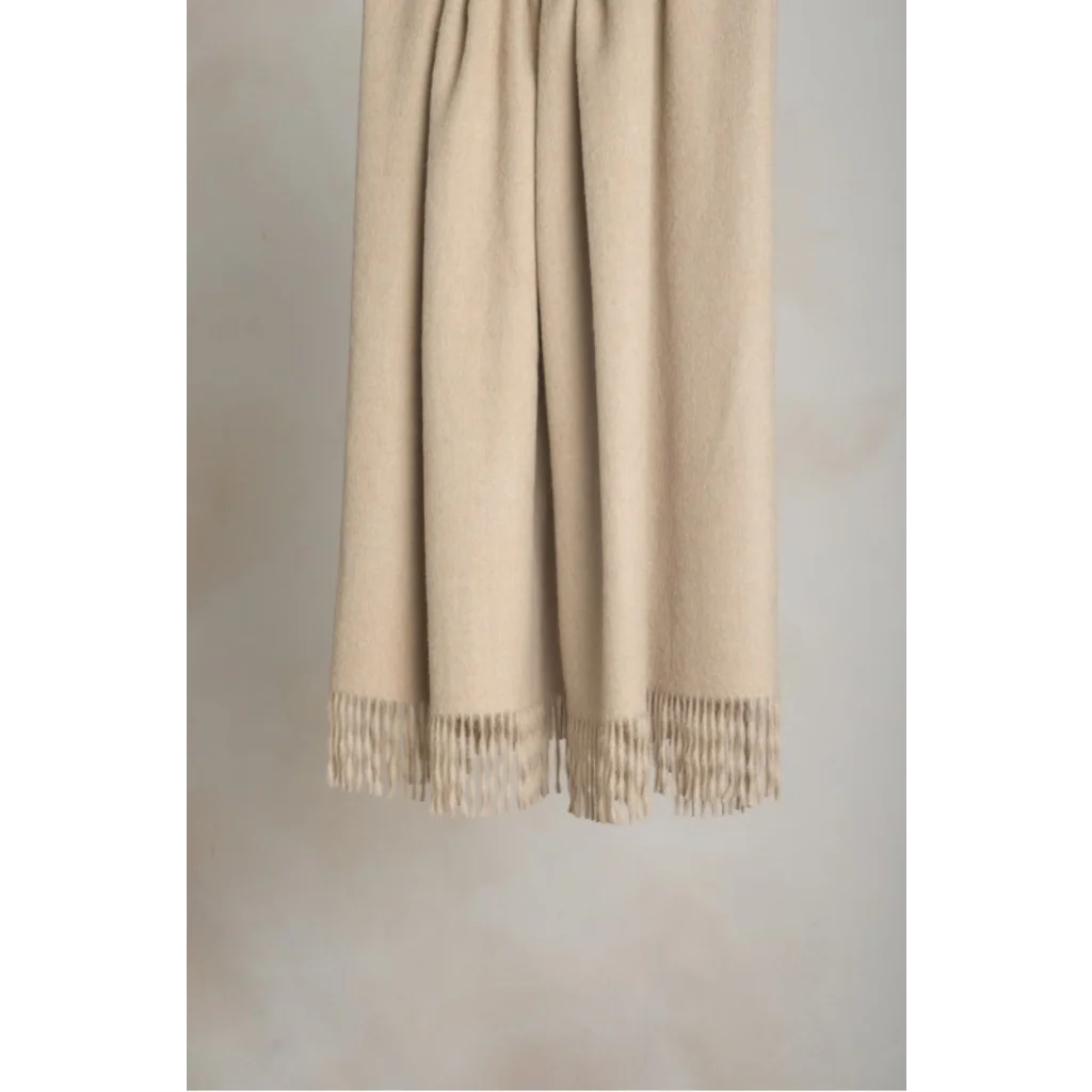 Alpaka Decke JET in Beige von KUNA Größe 130x180 cm (inkl. Fransen)