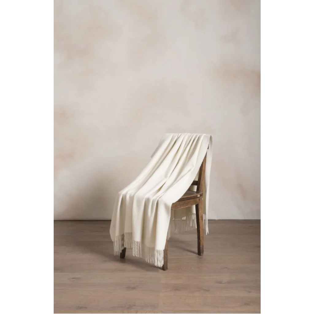 Alpaka Decke JET in Creme von KUNA Größe 130x180 cm (inkl. Fransen)