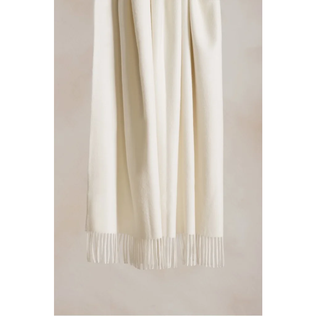 Alpaka Decke JET in Creme von KUNA Größe 130x180 cm (inkl. Fransen)