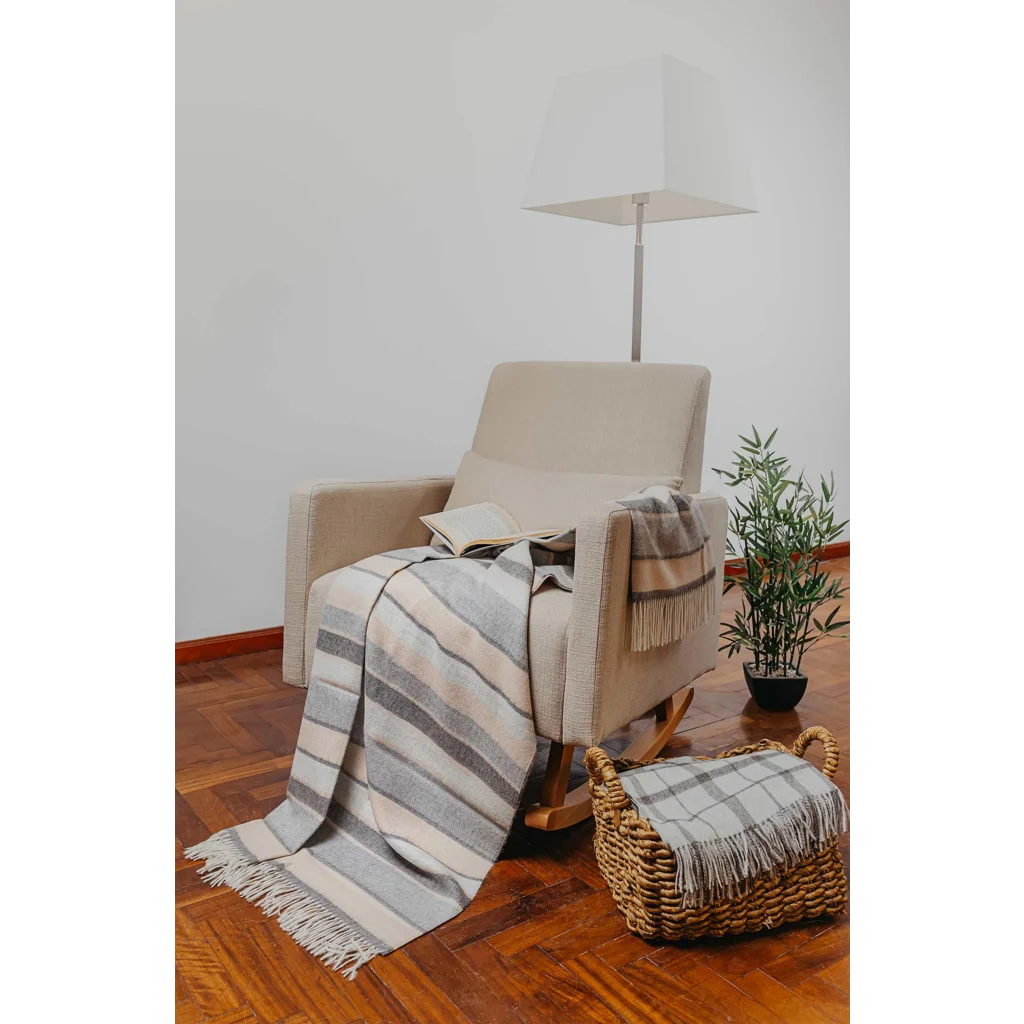 Alpaka Decke VISCACHA in Creme+Hellgrau+Grau+Beige Creme+Grau+Grau+Beige Muster Streifen von KUNA Größe 135x180 cm (inkl. Fransen)
