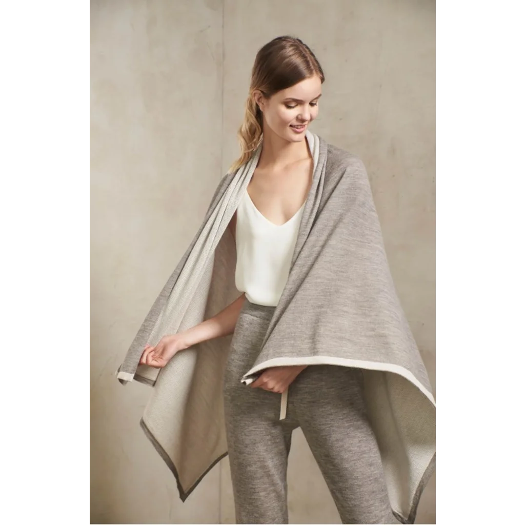 Alpaka Reise-Decke RAMINEZ in Beige von KUNA Größe 110x150 cm