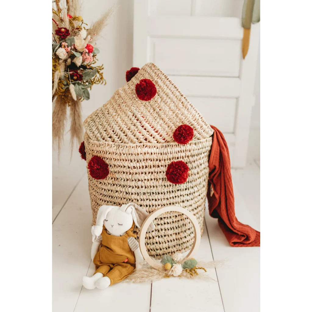 Aufbewahrungskorb mit Pompoms in Rost Rot von kikadu Größe 30x30x30 cm