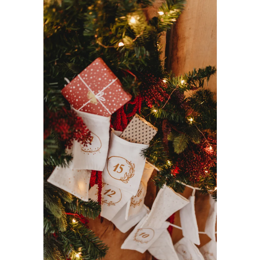Bio Adventskalender Aufhänger Sparkling in Creme Muster Sparkling von kikadu Größe 270 cm