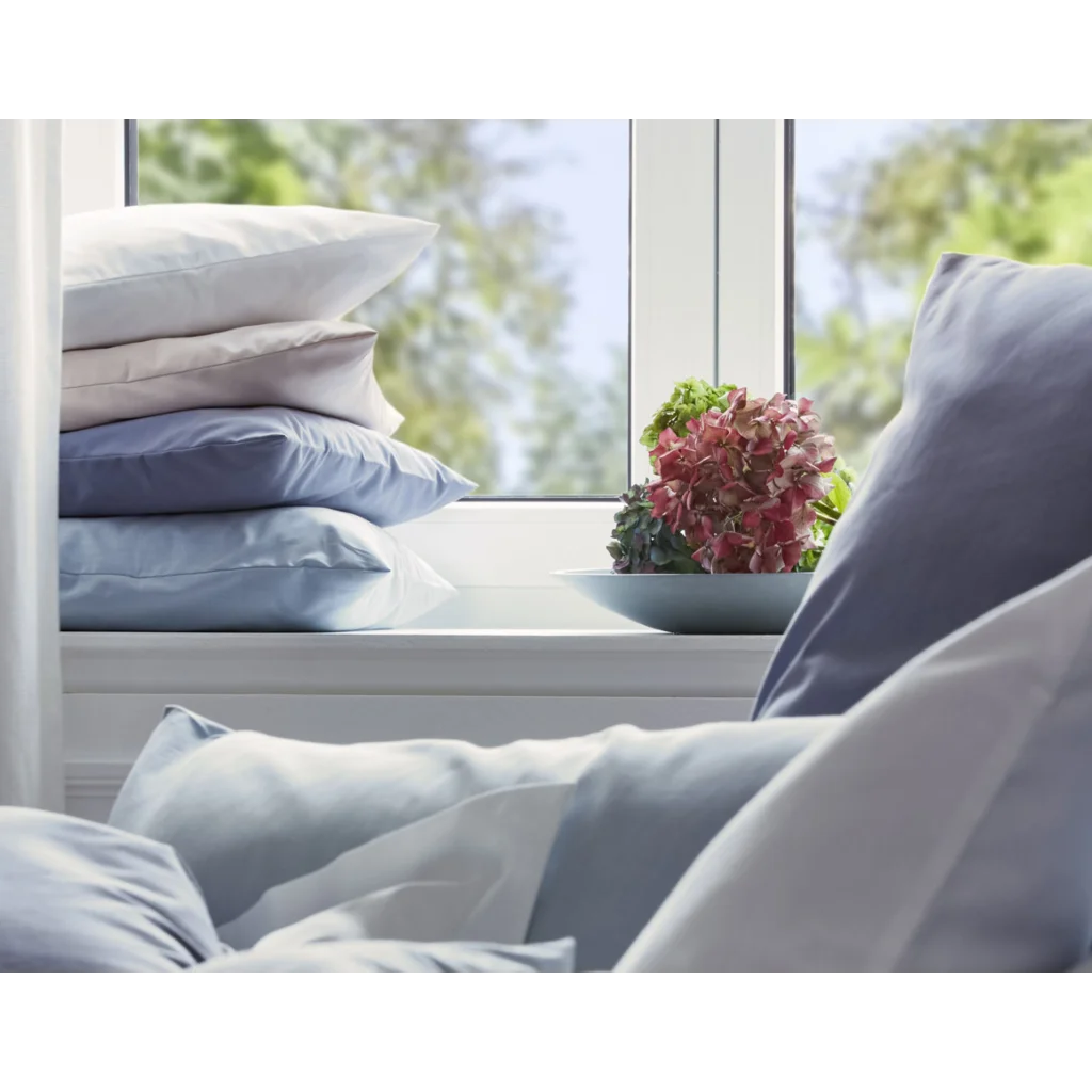 Bio Chambray Bettwäsche Nuance Kissenbezug in Saphir Blau von Cotonea Größe 40x80 cm