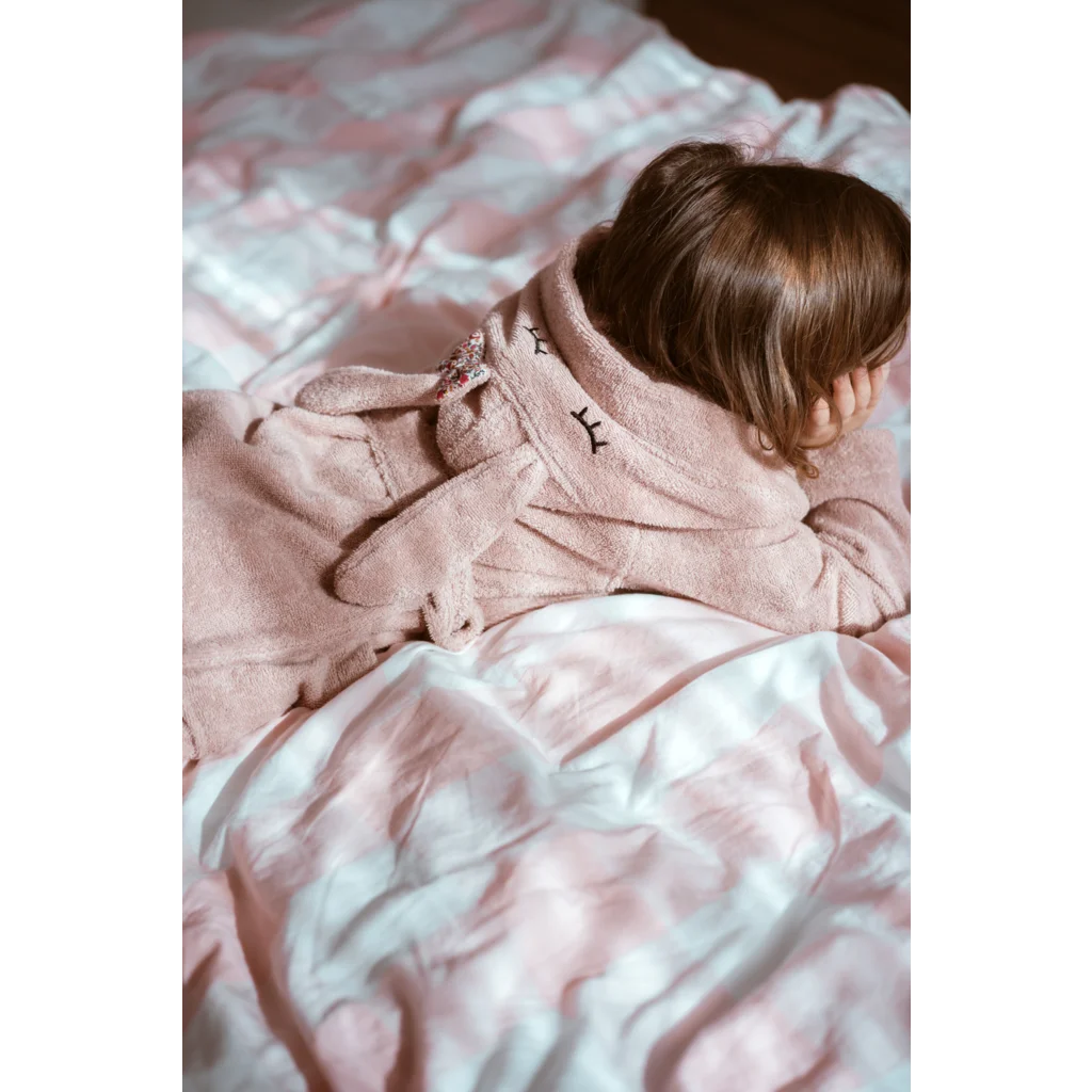 Bio Frottier Baby-+Kinder-Bademantel Hase in Rosé Rosa Muster Hase von kikadu Größe 1-2 Jahre