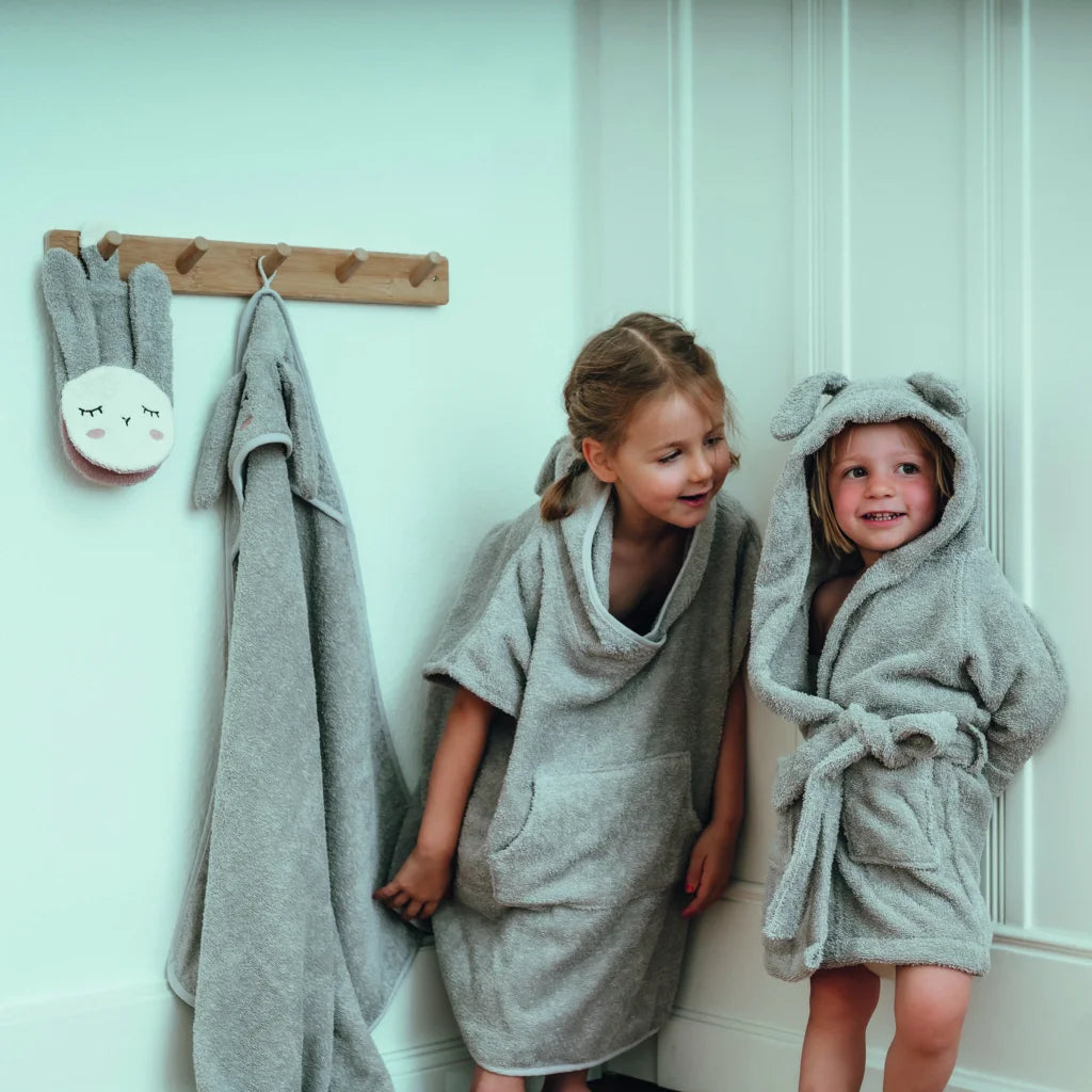 Bio Frottier Baby-+Kinder-Bademantel Hase in Silbergrau Grau Muster Hase von kikadu Größe 1-2 Jahre
