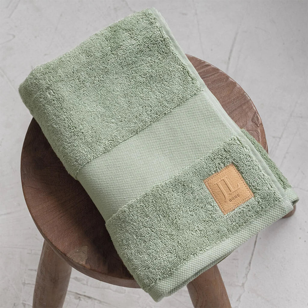 Bio Frottier Handtuch in Salbei Grün von Jean&Len Größe 50x100 cm