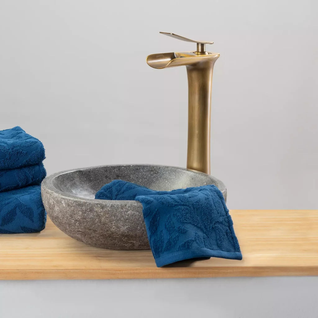 Bio Jacquard Handtuch in Dunkelblau Blau Muster Blätter von Living Crafts Größe 50x100 cm