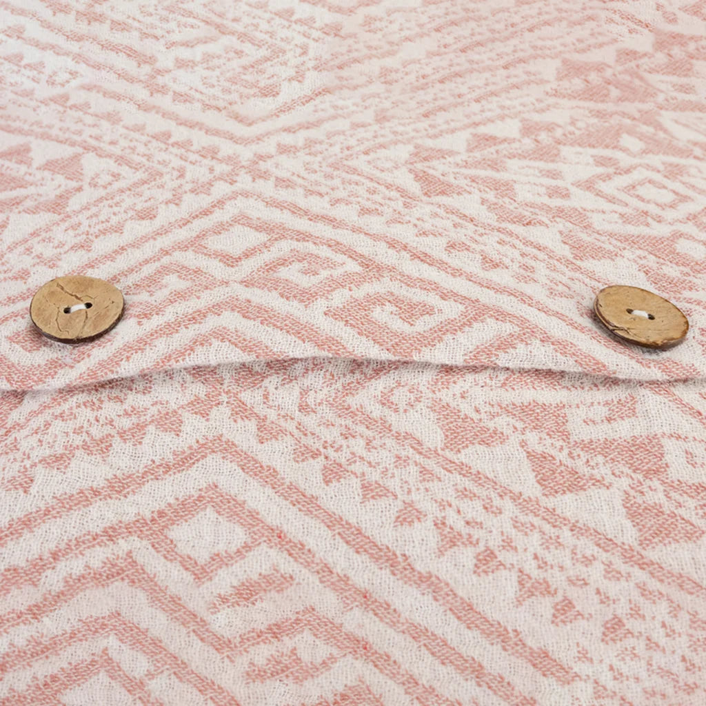 Bio Jacquard Kissenhülle mit Quasten in Rosa+Creme Muster Jacquard von Jean&Len Größe 45x45 cm