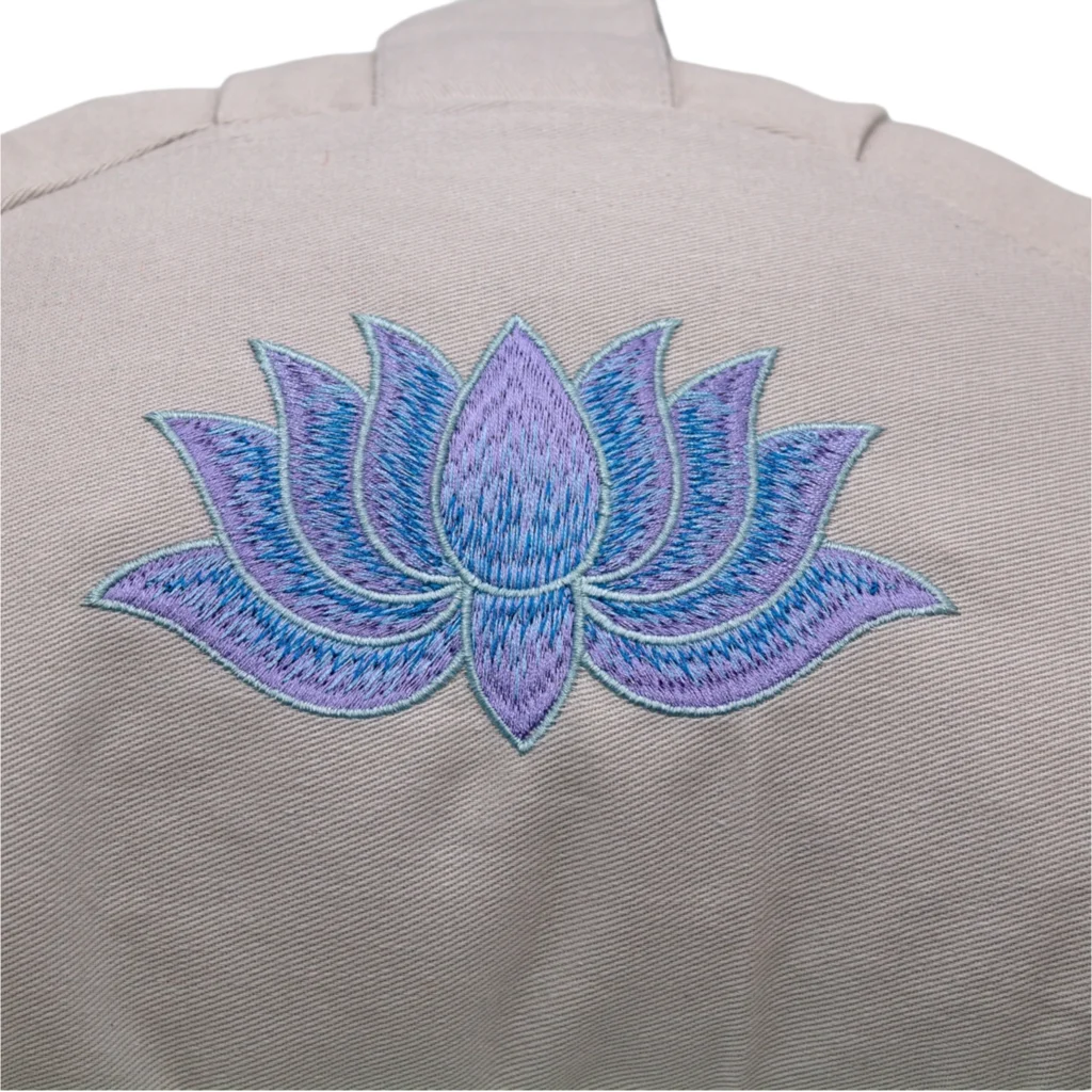 Bio Meditationskissen+Yogakissen Halbmond mit Lotus-Stickerei in Beige von BAGHI Größe 43x23 cm Höhe 18 cm