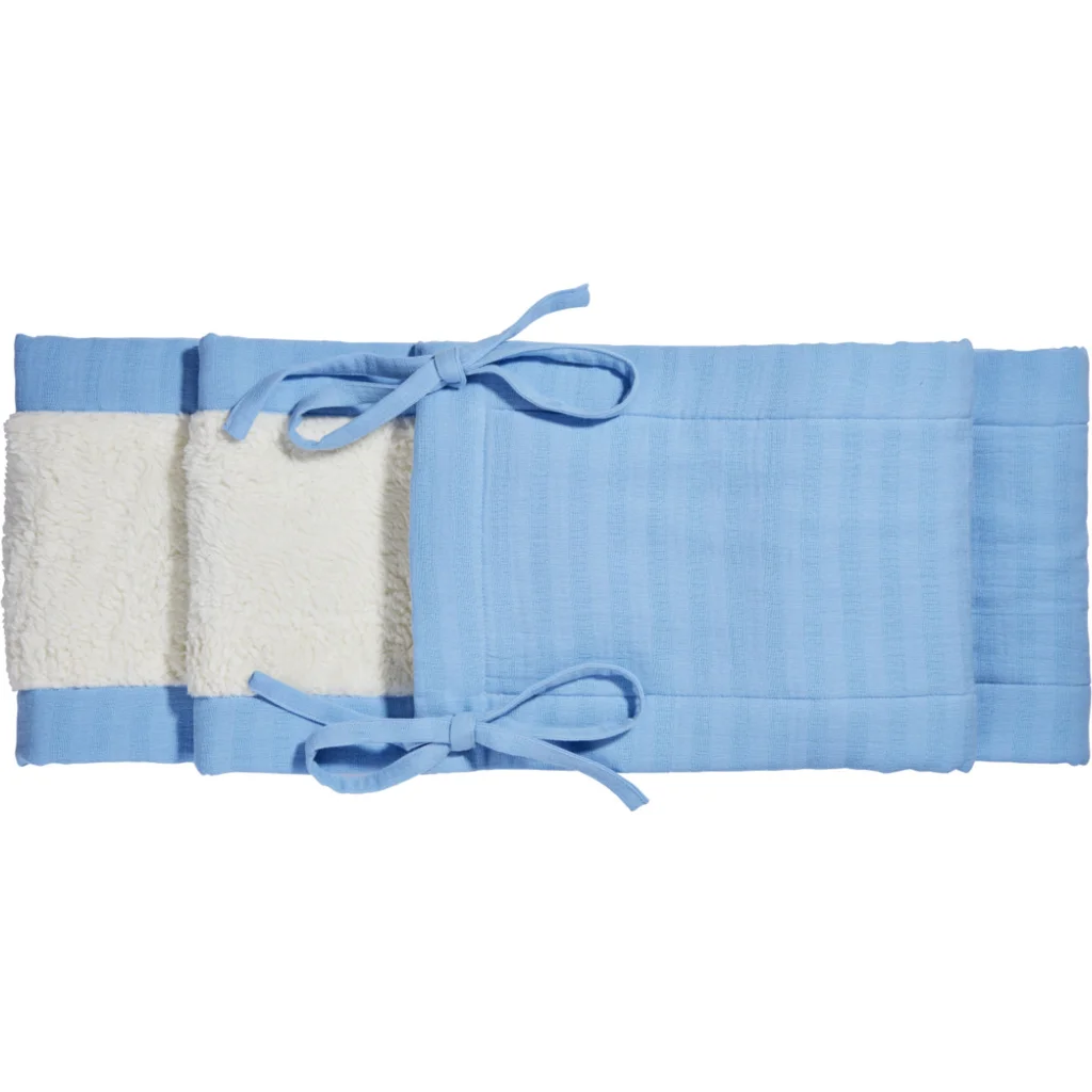 Bio Musselin Baby-Nestchen  in Lichtblau Blau von Cotonea Größe 230x25 cm
