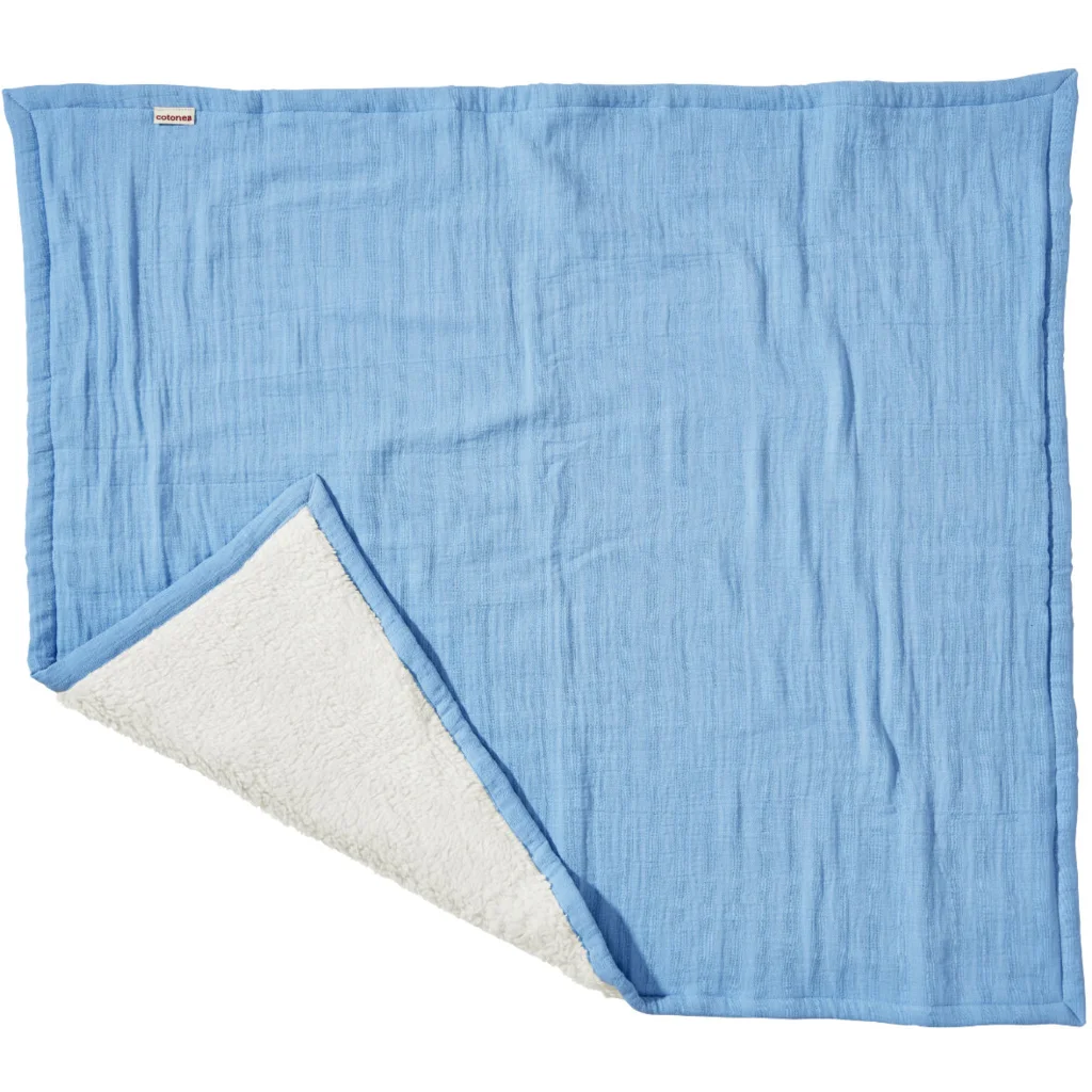 Bio Musselin Baby-Wendedecke in Lichtblau Blau von Cotonea Größe 75x85 cm