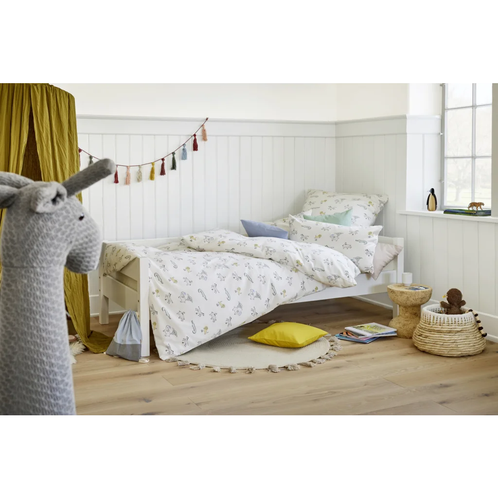 Bio Satin Baby-+Kinder-Bettwäsche Safari Garnitur in Weiß Muster Safari von Cotonea Größe 100x135 + 40x60 cm