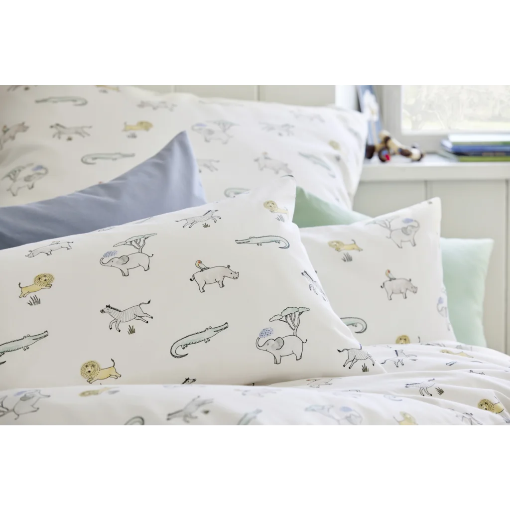 Bio Satin Baby-+Kinder-Bettwäsche Safari Kissenbezug in Weiß Muster Safari von Cotonea Größe 40x60 cm