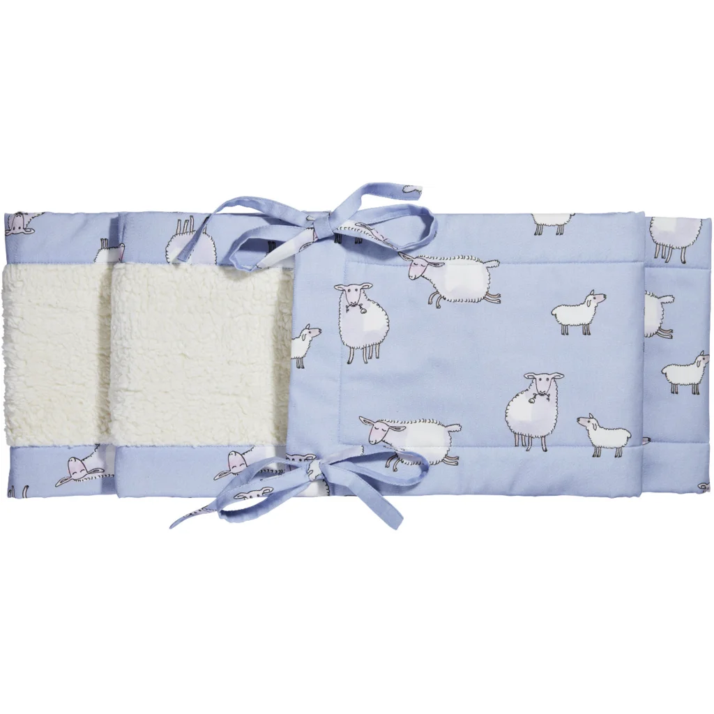 Bio Satin Baby-Nestchen Schäfchen in Muster Schäfchen von Cotonea Größe 230x25 cm