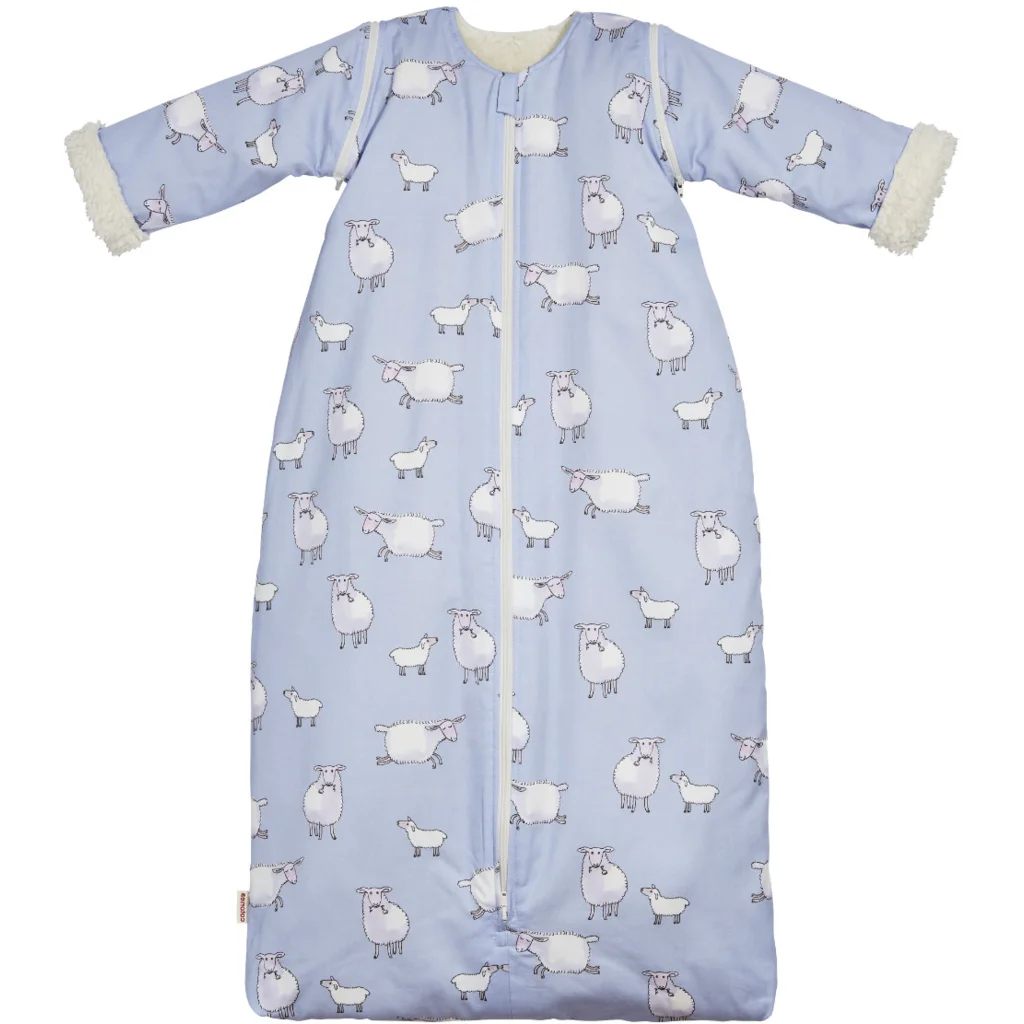 Bio Satin Baby-Schlafsack Schäfchen mit Teddyplüschfutter und abnehmbaren Ärmeln  in Muster Schäfchen von Cotonea Größe 110 (ca. 119 cm)