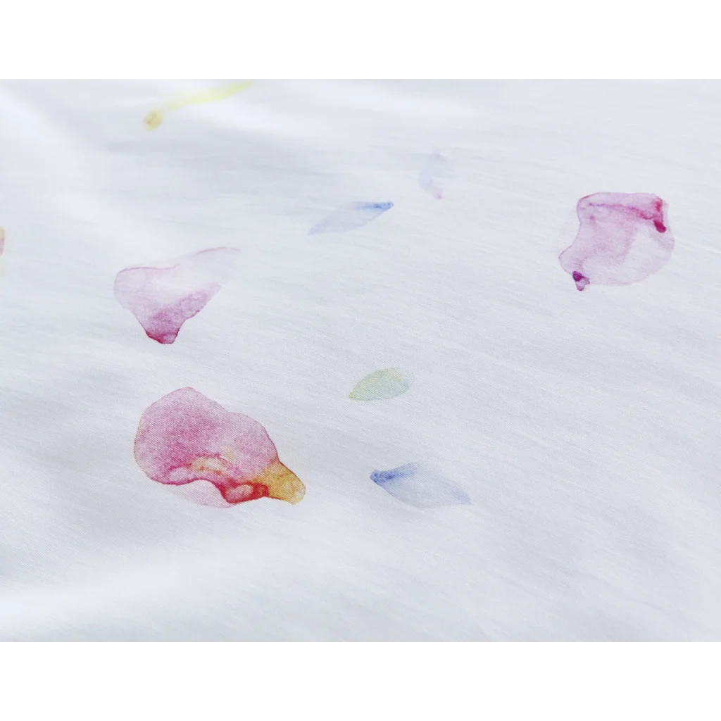 Bio Satin Bettwäsche Blütenblätter Garnitur in Pastell Muster Blütenblätter von Cotonea Größe 135x200 + 80x80 cm