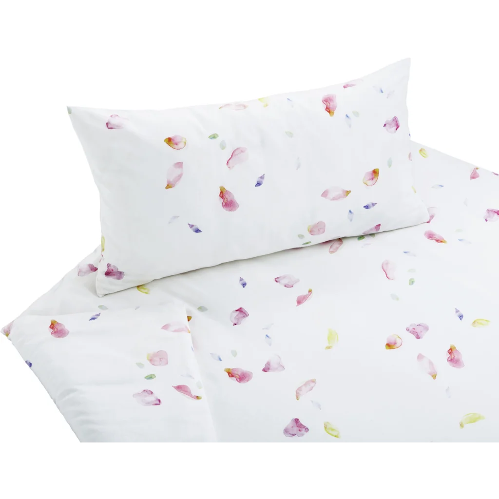Bio Satin Bettwäsche Blütenblätter Kissenbezug in Pastell Muster Blütenblätter von Cotonea Größe 40x40 cm