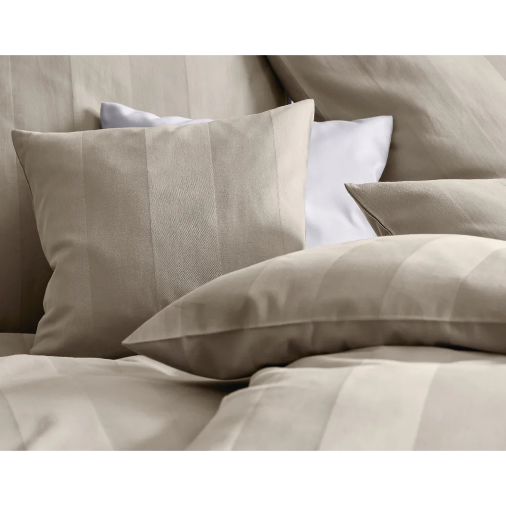Bio Satin Bettwäsche Superbe Garnitur 3-teilig in Sand Beige von Cotonea Größe 200x220 + 2x 80x80 cm